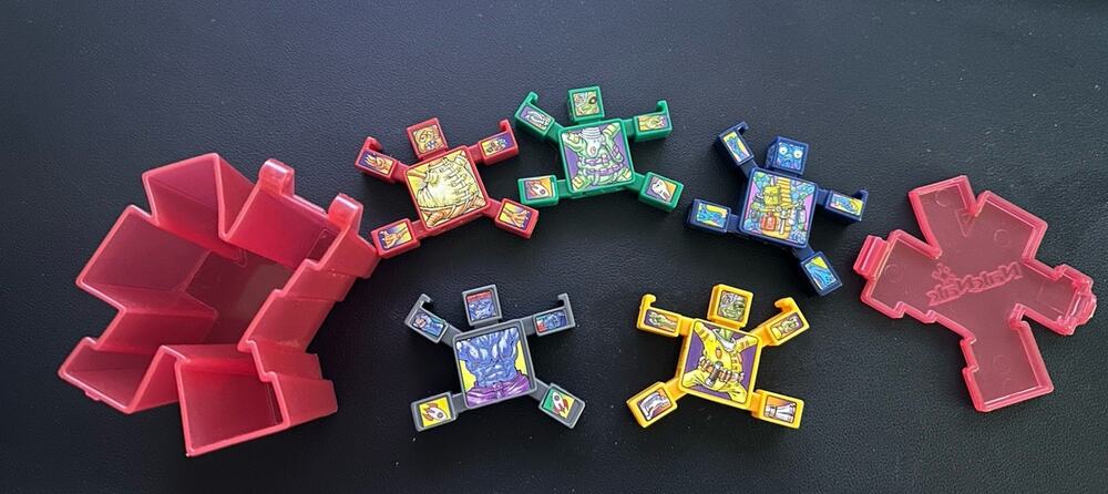 Hasbro 2002 NakNak Battle Block Figures (5) + Case